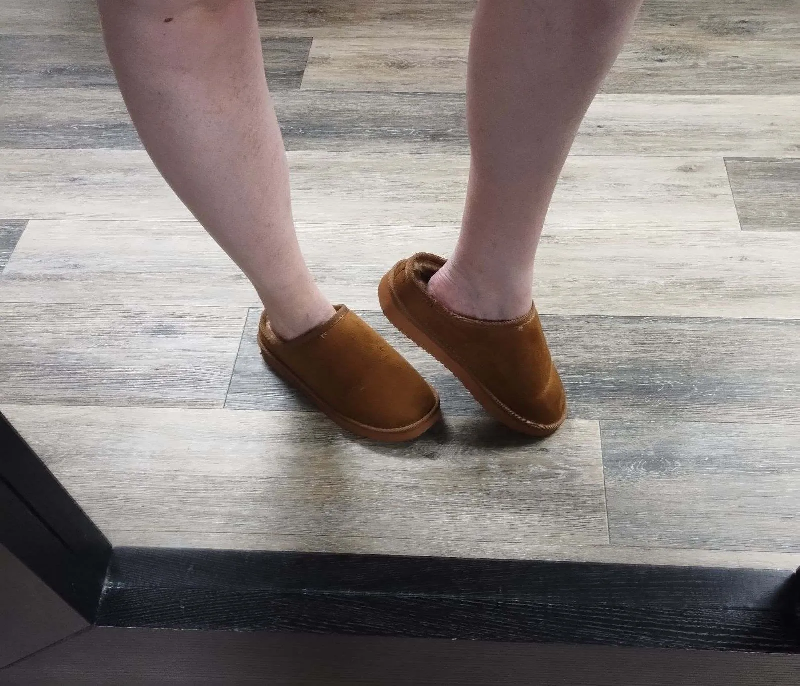 Outwoods Whiskey Gallery Fuzzy Slipper